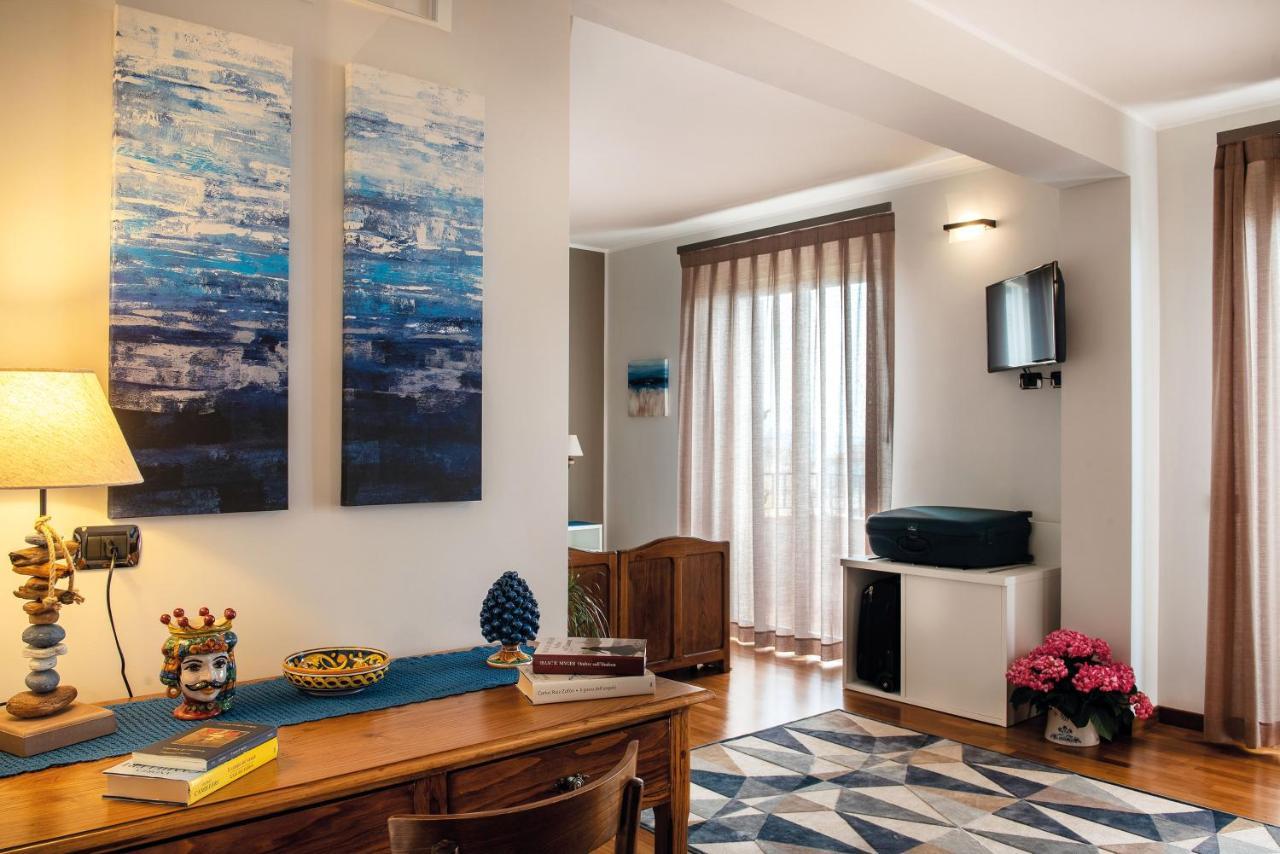 Torrevarata - Guest Rooms Santa Teresa Di Riva Ngoại thất bức ảnh