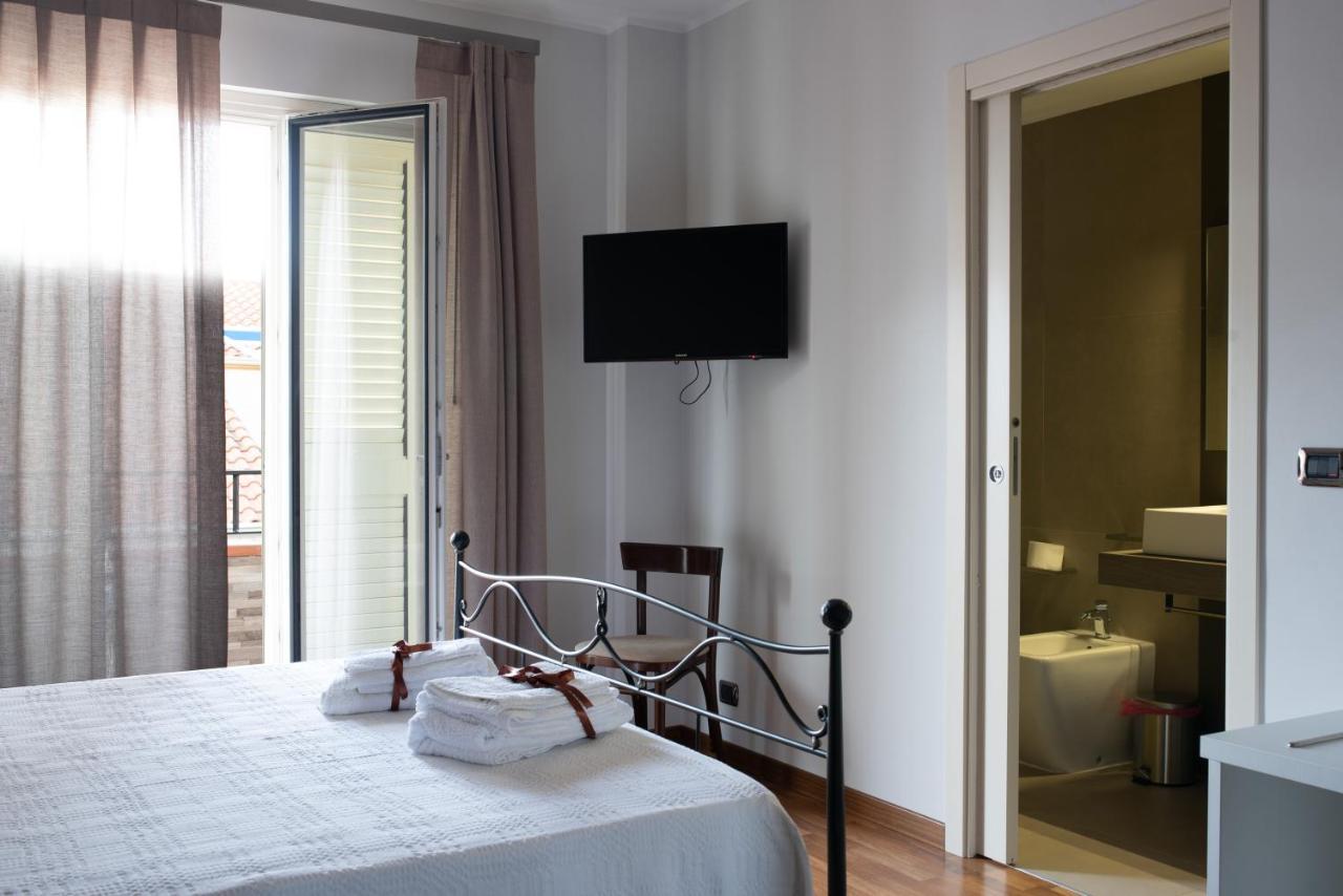 Torrevarata - Guest Rooms Santa Teresa Di Riva Ngoại thất bức ảnh